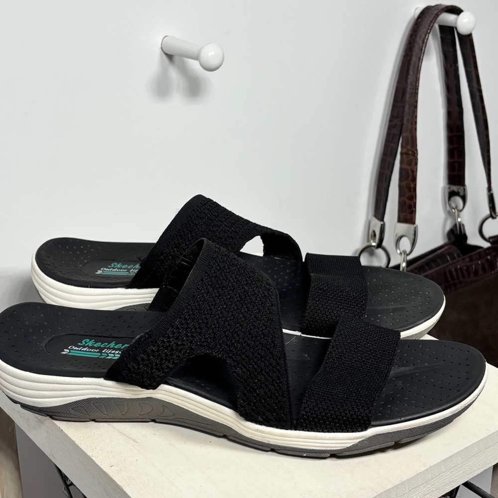 Sketchers Active Lifestyle Arch Fit Women’s Sandals Black Size 10-11 Wide Strap